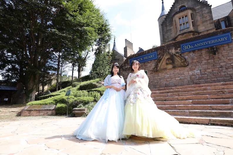 お城をバックに記念撮影