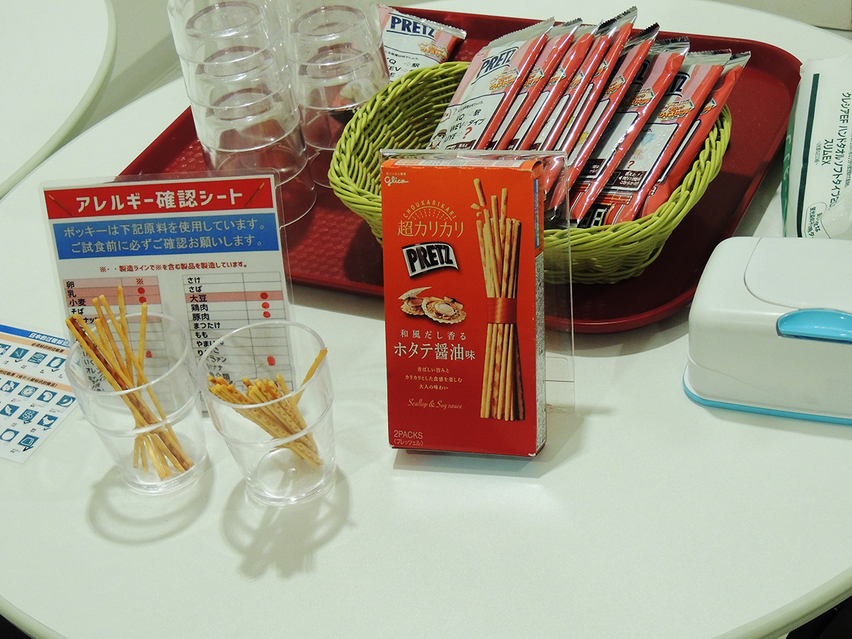 この日、工場で作っていたのは、超カリカリプリッツ ホタテ醤油味。かなり美味。思わず帰りにショップで買ってしまいました