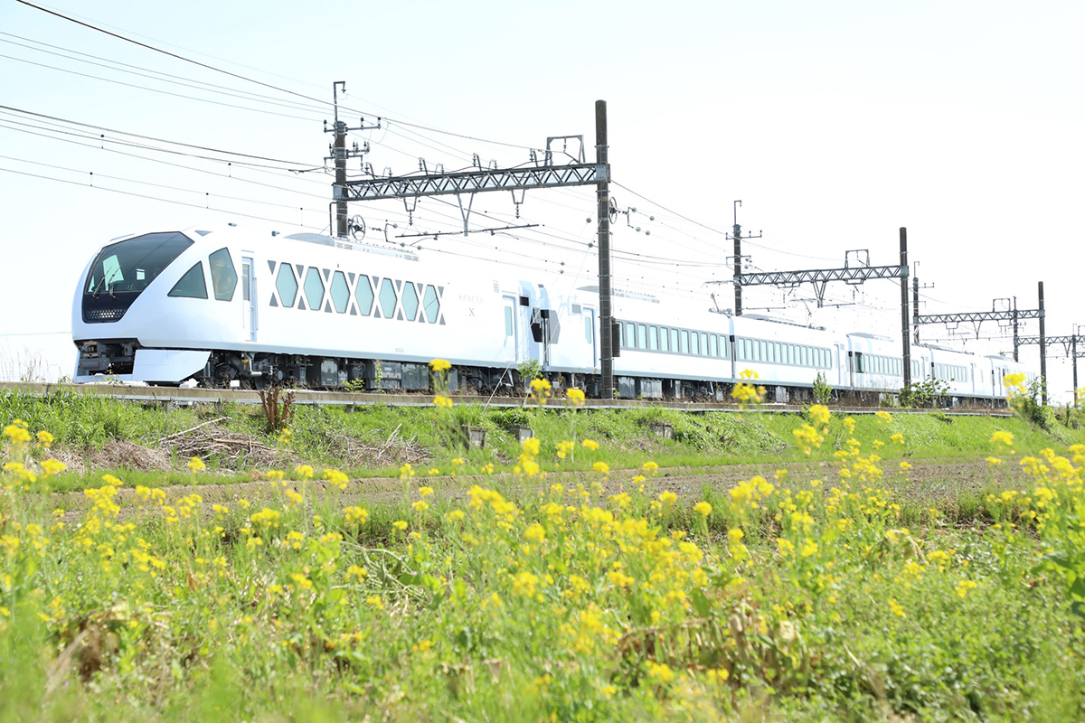 【日光】新型特急「スペーシア X」で旅気分が盛り上がる！上質な車内空間で移動時間がリラックスタイムに♪