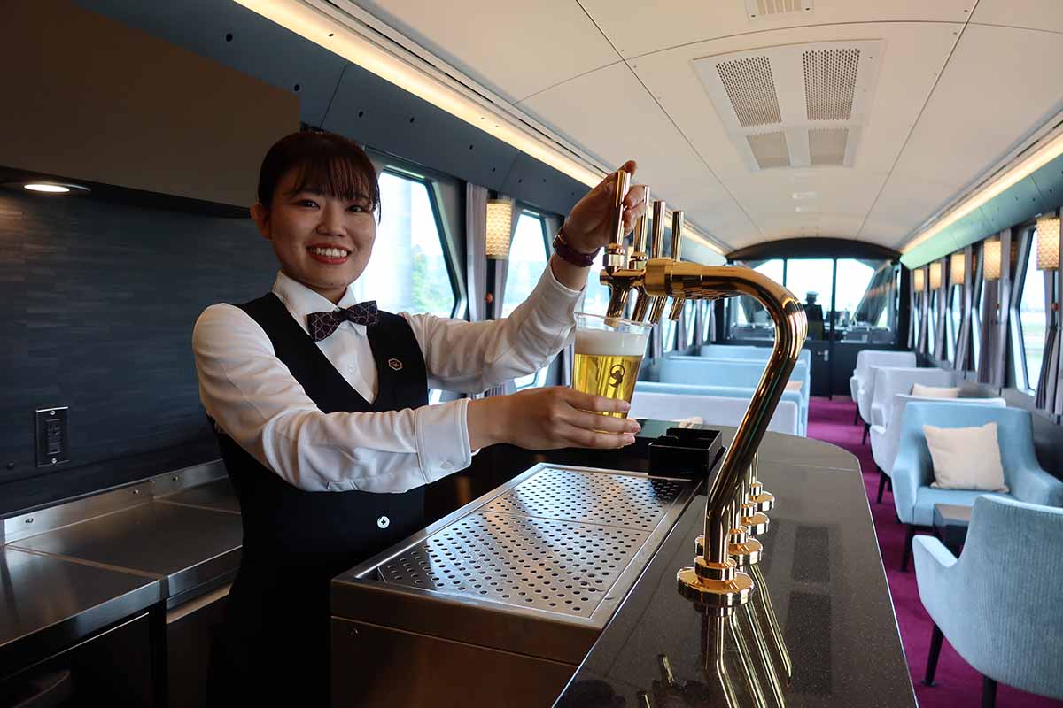 1号車「GOEN CAFÉ SPACIA X」。日光ラガー（1/2パイント）800円