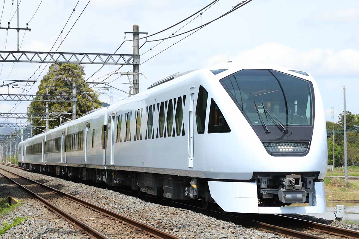 浅草～東武日光を約1時間50分で結ぶ