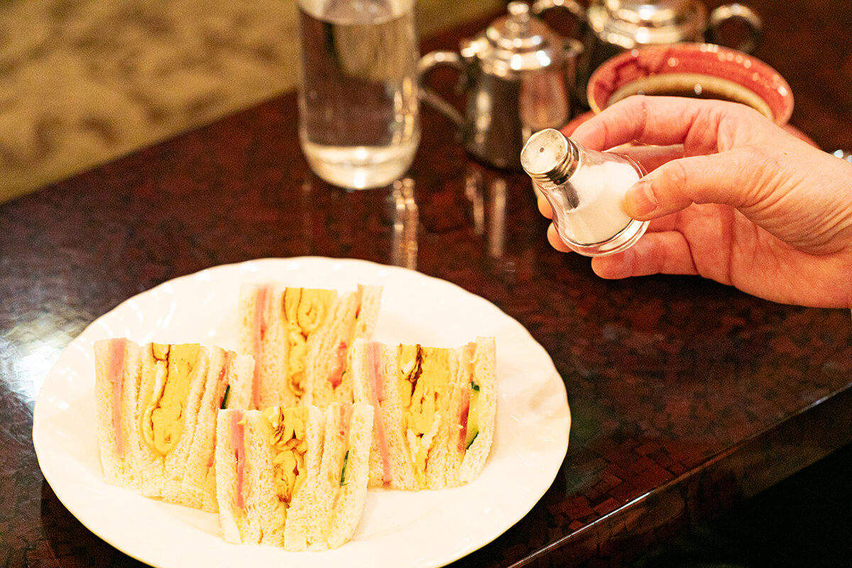 味変で塩を振っていただく