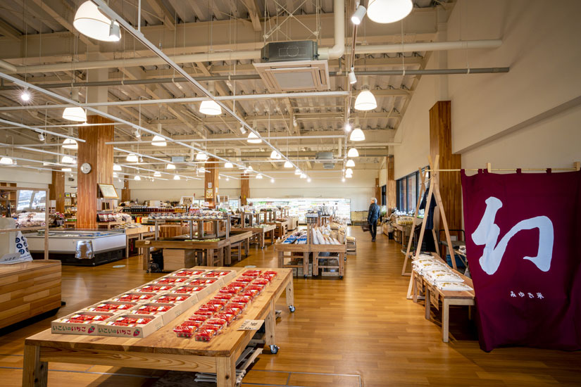 スーパー以上に新鮮な野菜などが揃う「直売所･お土産コーナー」