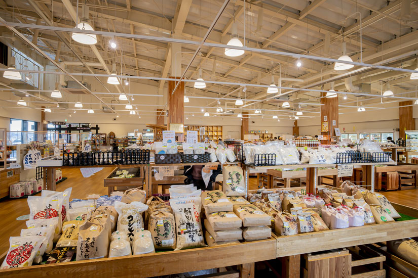 米どころならでは、「幻の米」以外にもおいしいと評判のお米がたくさん並びます