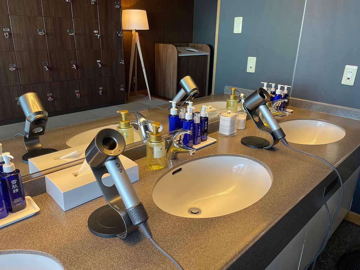 女性脱衣所の洗面台
