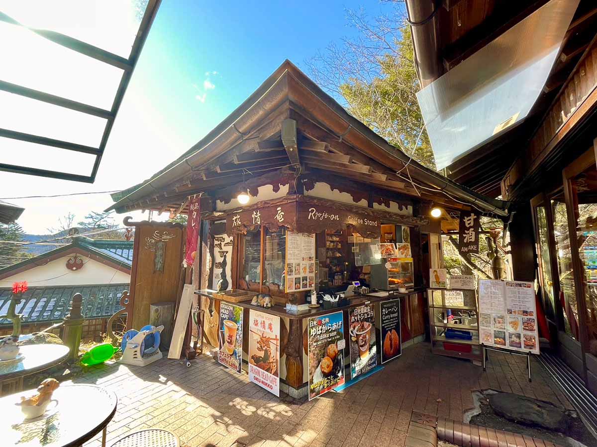 コーヒースタンドでは地獄沢の清流で淹れたコーヒーも人気