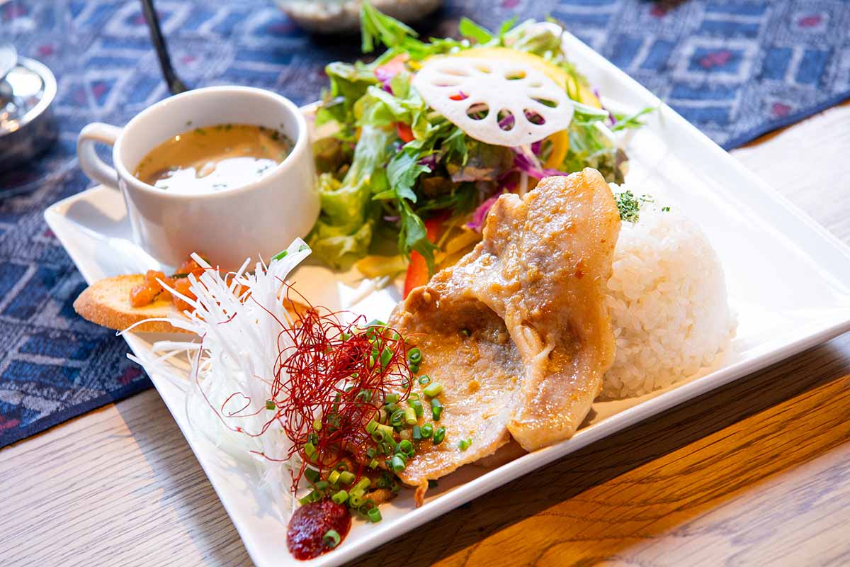 ランチのメイン料理の一つ、那須三元豚ロースの西京味噌焼き