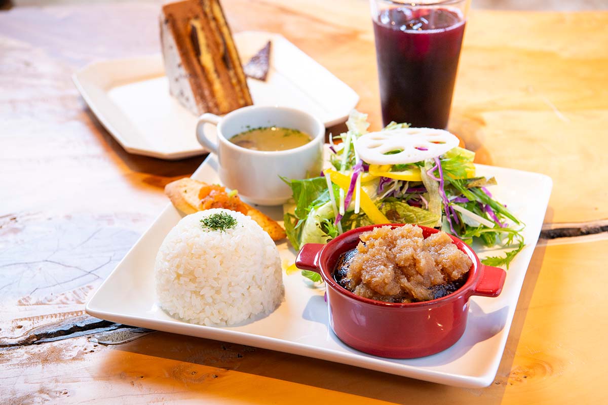 日光茶寮Gランチ。メインは前日光和牛ととちぎゆめポークのハンバーグ