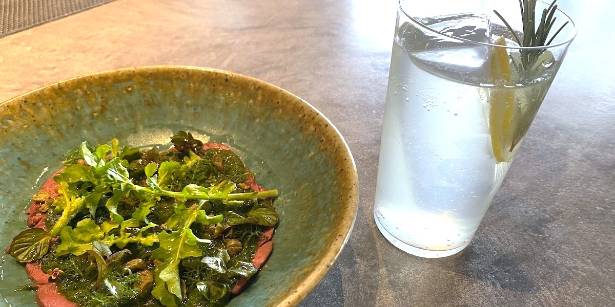 バー初心者にもおすすめ！蔵前「Stage by The Ethical Spirits & Co.」の香り豊かなクラフトジンとこだわりのフードで華やかなひとときを