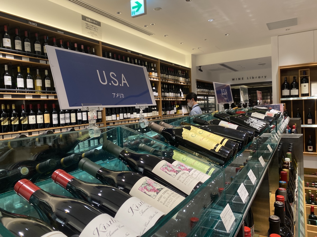 ワインは特設コーナーや国別で分けられていました