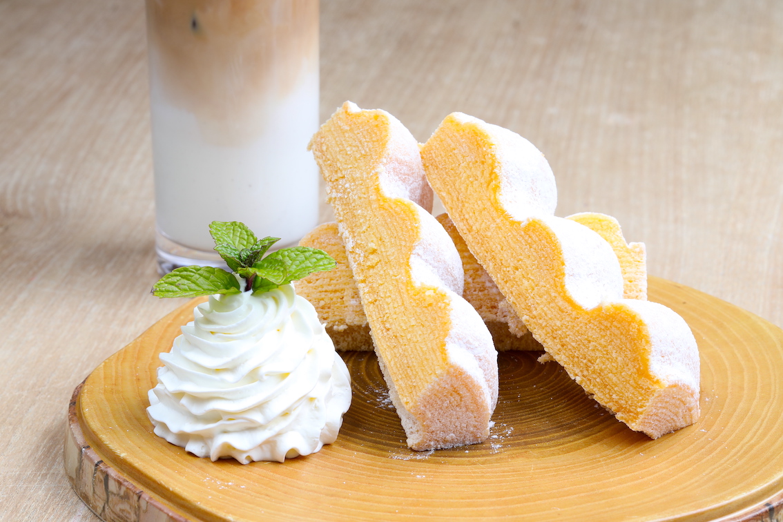 「BUNA」単品800円と「カフェラテ」400円