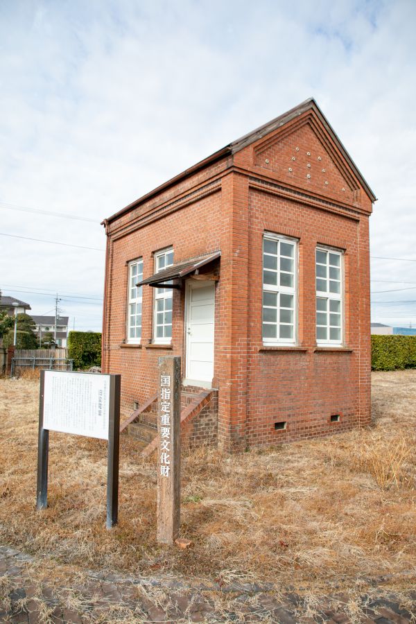 市内で最初に電灯線を引き、変電室として建てられた旧変電室