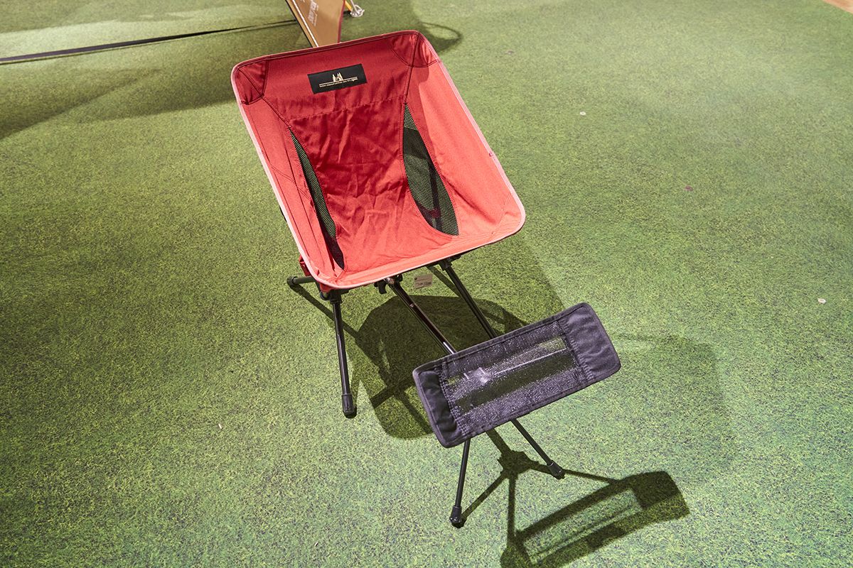 「Ogawa」ツーアングルチェアS 13200円（フットレスト付きで19250円）