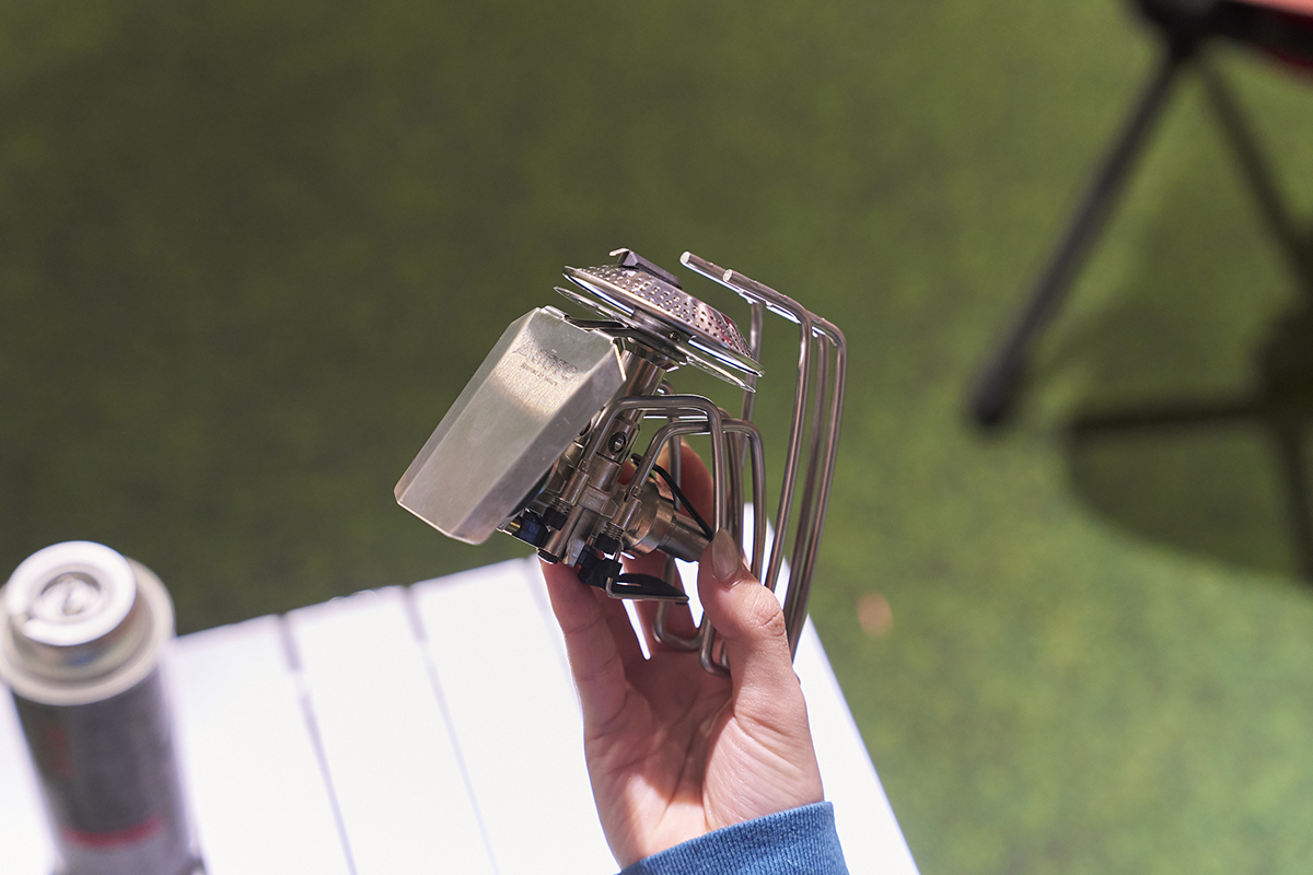 本体は手のひらに乗るコンパクトサイズ！