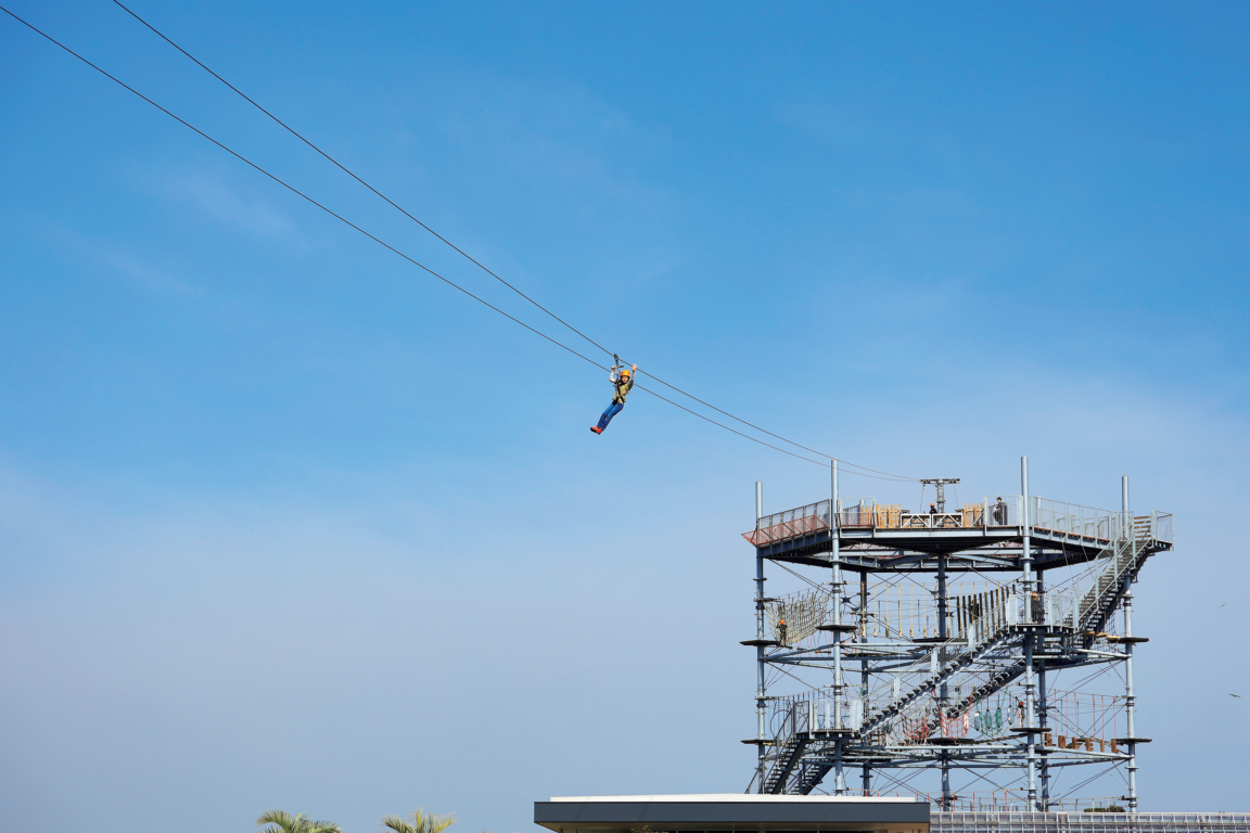 高さ15mの展望デッキからスタート