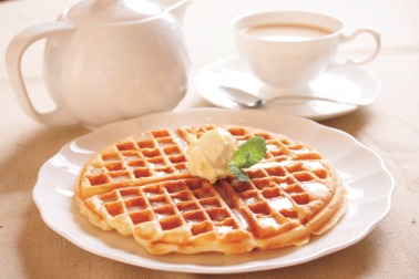 ワッフル、スープカレー、アイスティー、サラダがセットの「牧場スープカレーセット1650円」