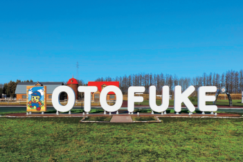 記念撮影に最適の、大きなモニュメントです