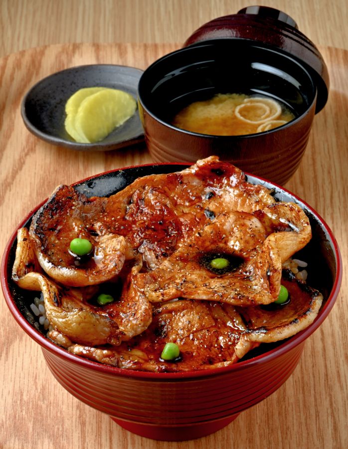 北海道産豚ロース肉を秘伝のたれで網焼きした、「豚丼四枚1080円」