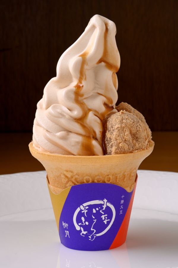  限定メニューの「十勝きなごろもソフト」400円（テイクアウト価格）