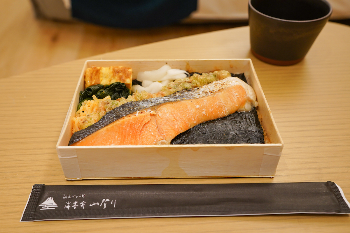 刷毛じょうゆ 海苔弁山登り「海」1250円(朝食付きプランではない場合の単品価格)