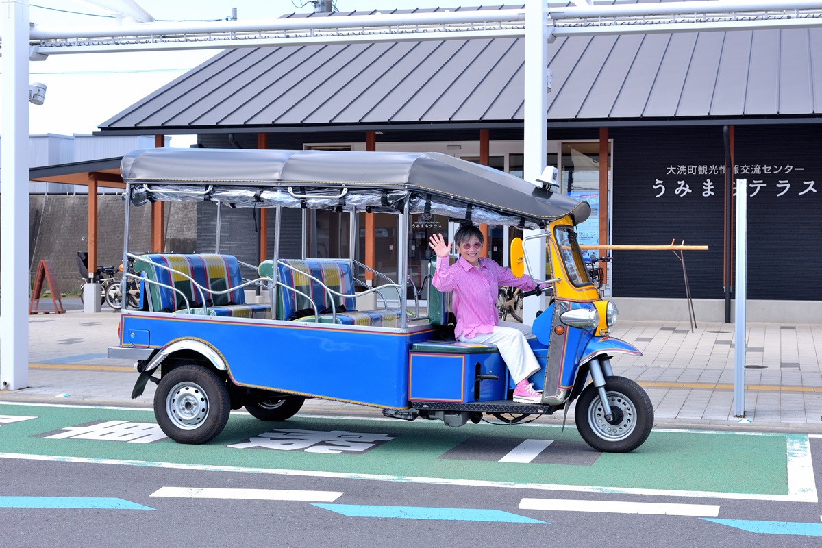トゥクトっくは30分3000円～。7人乗りと4人乗りがあります