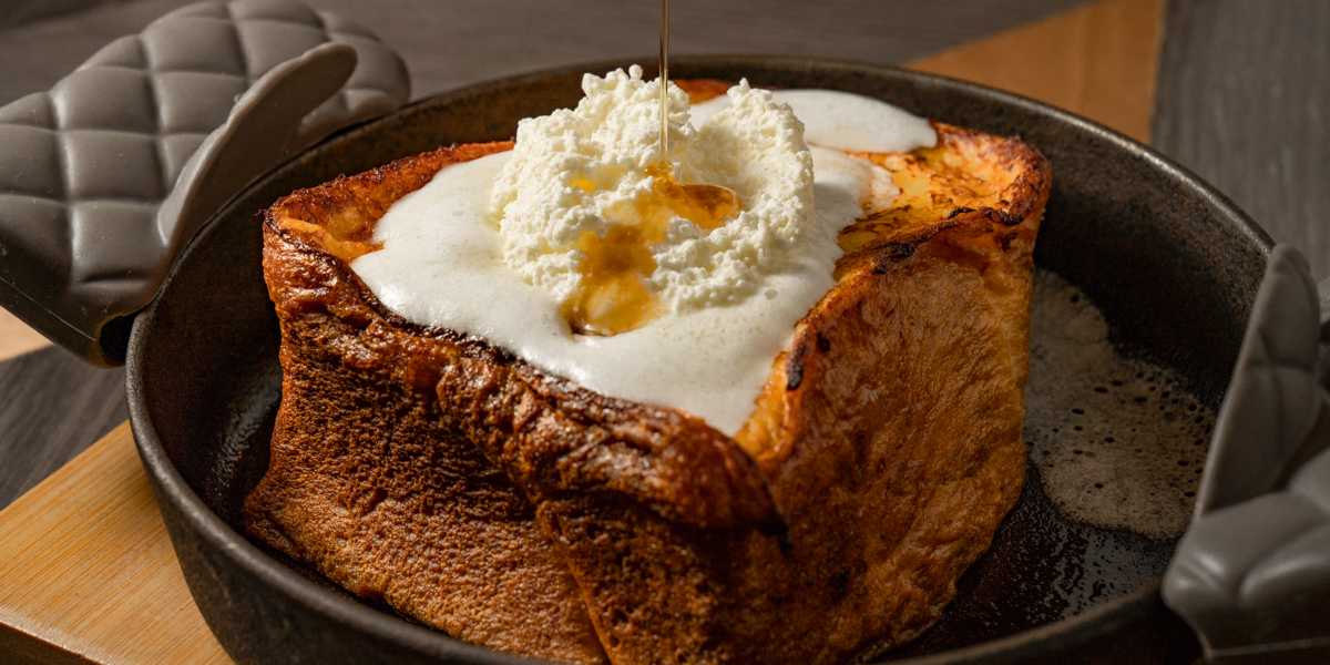 「フレンチトースト ホイップバターとメープルシロップ」1360円