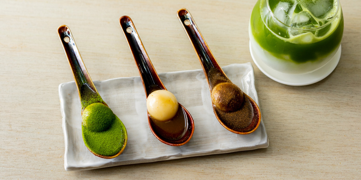 左から「味噌団子」520円、「抹茶ラテ」590円