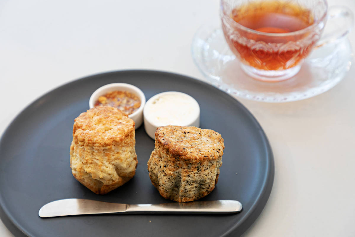 ティーフリー付き「スコーンセット」2200円。スコーンは単品で1個400円から注文可能