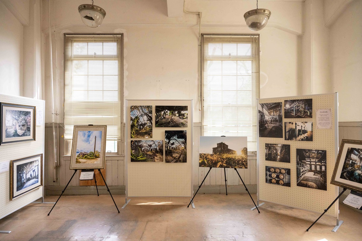 廃墟の写真展が開催されていました