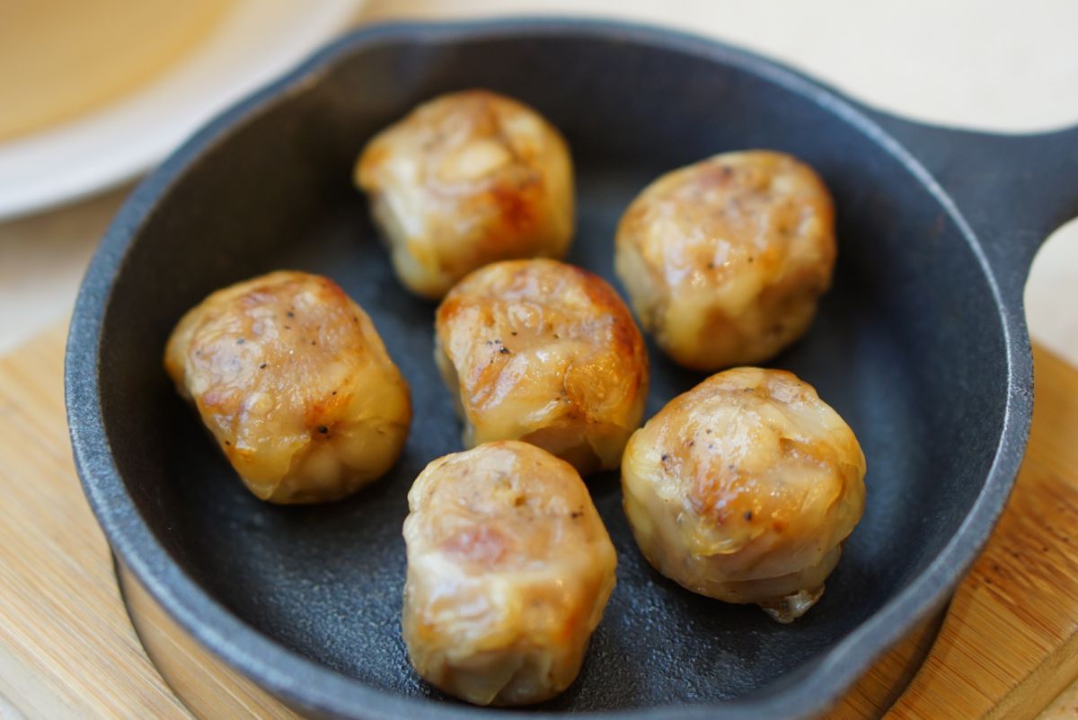 「焼焼売（やきシウマイ） 6個」490円（店内価格）