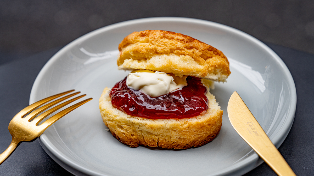 「スコーン：プレーン」380円