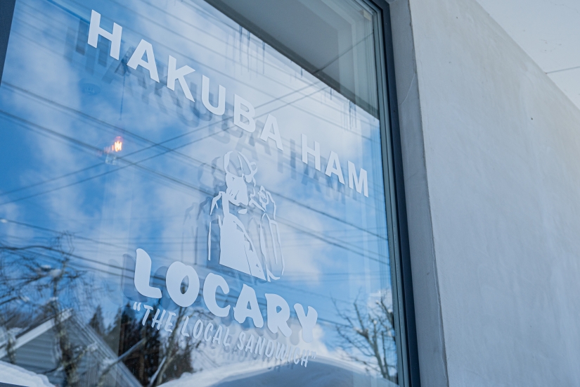 LOCARYとはlocal＋bakery（ローカル＋ベーカリー）の造語。地元の人から愛されるベーカリーになりたいという願いからつけられました