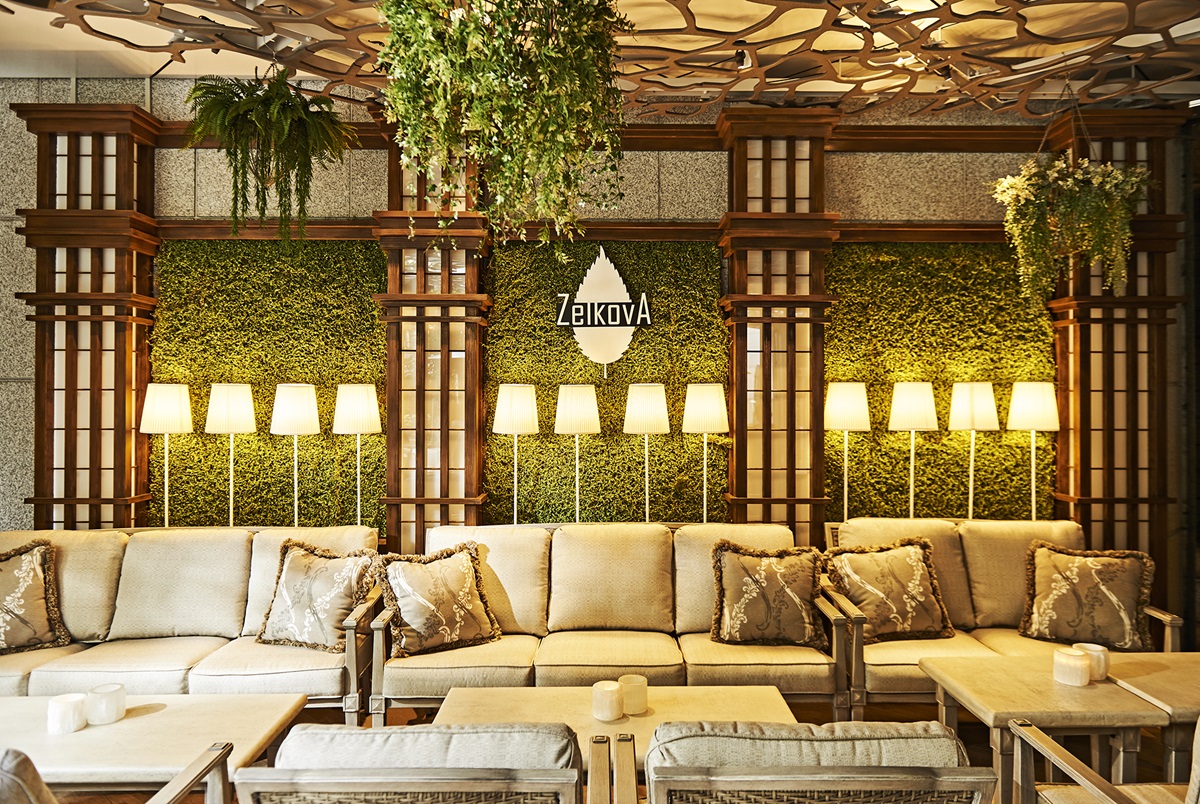 カフェ＆ダイニング ゼルコヴァ