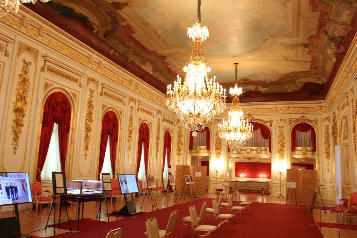 部屋の奥にはオーケストラボックスが