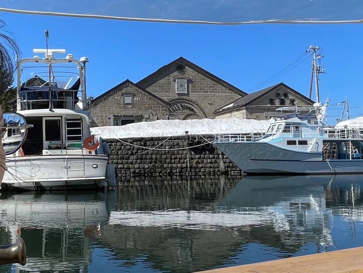 明治25（1892）年建築の旧渋澤倉庫。現在はカフェ、ライブハウスとして利用されます