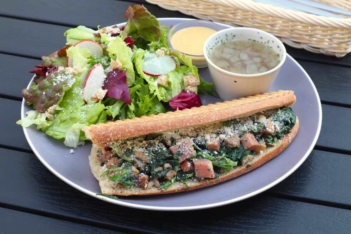 ほうれん草のパニーニ1800円