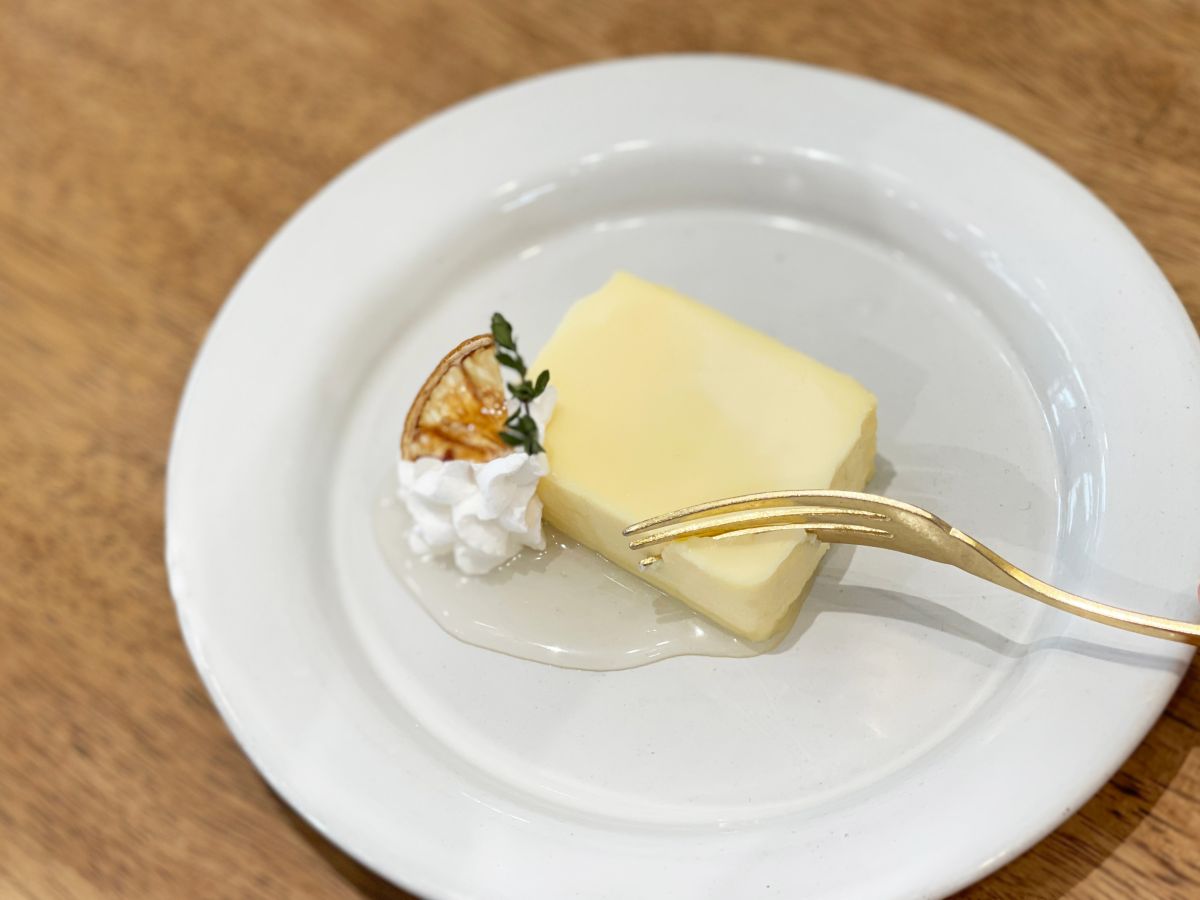 「レモンシロップのチーズテリーヌ」450円 ※単品の場合