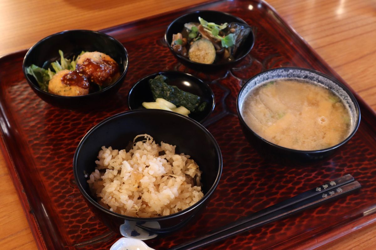 種から作るがんもどきは定番の一品