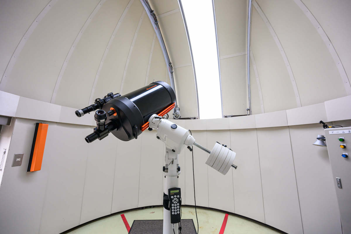 天体ドームの望遠鏡。まるでプラネタリウムのよう！