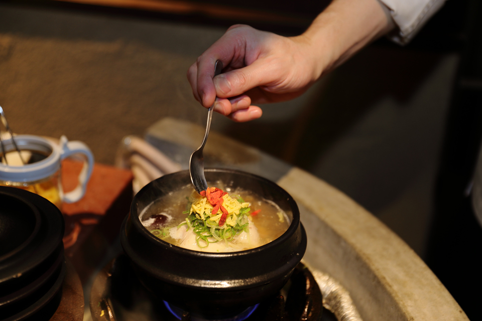 蔘鶏湯人ルはなれ