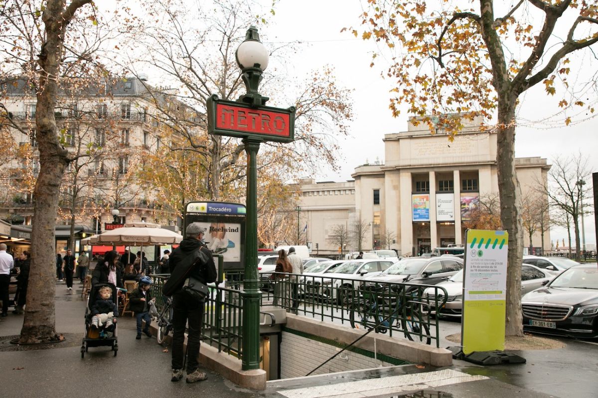 パリはメトロ（地下鉄）が便利！