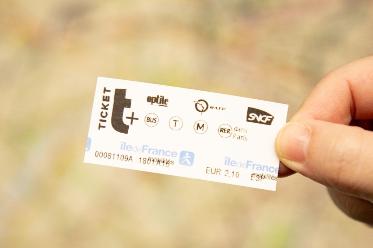 パリはメトロ（地下鉄）が便利！ 