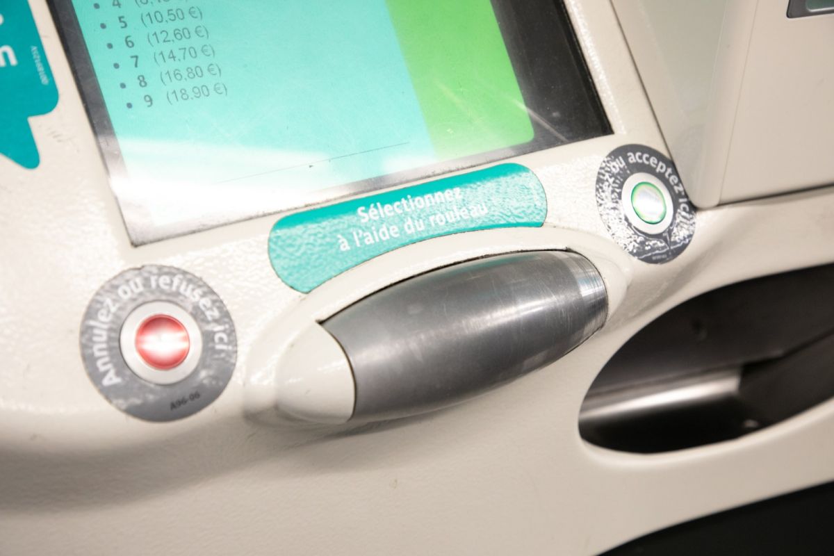 パリはメトロ（地下鉄）が便利！ 