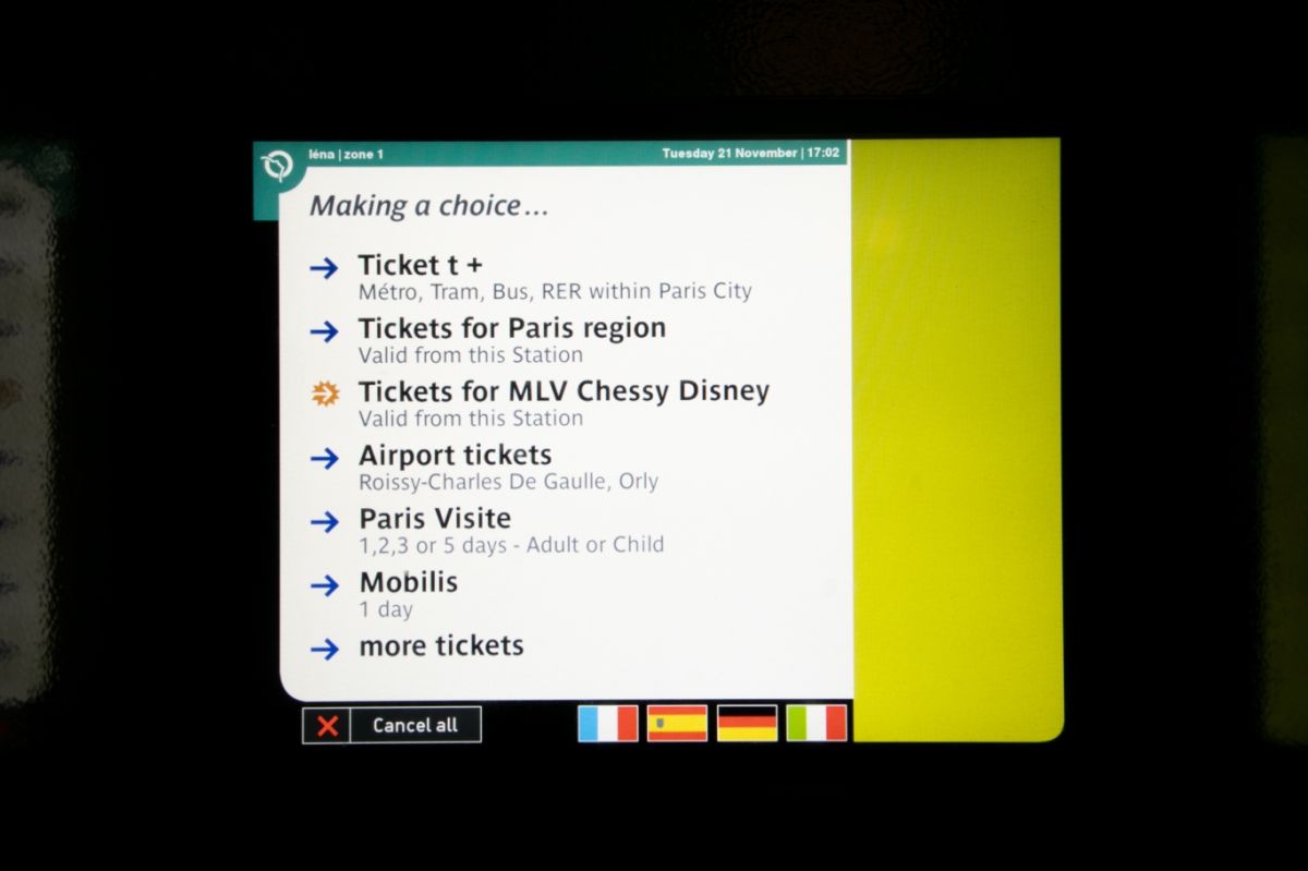 パリはメトロ（地下鉄）が便利！ 