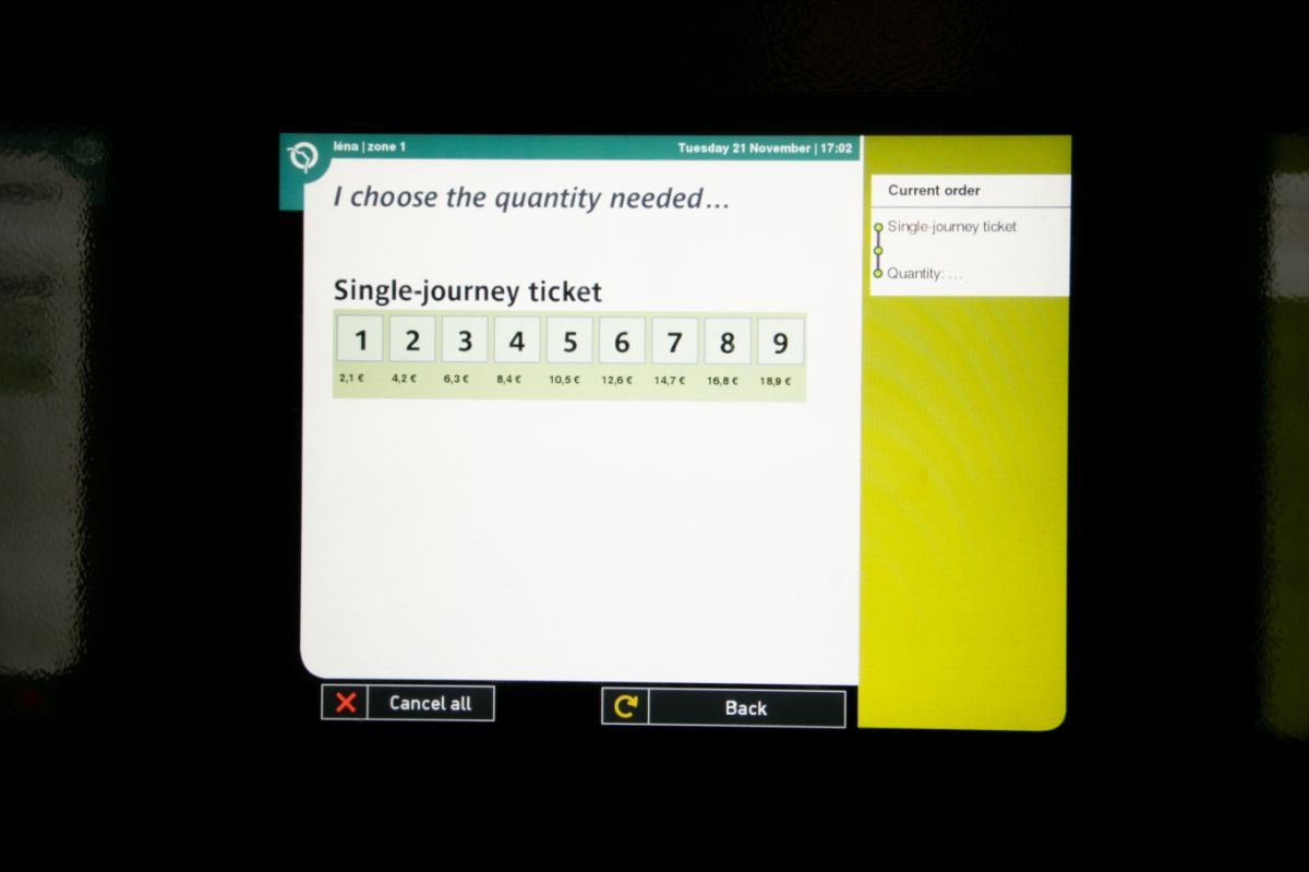 パリはメトロ（地下鉄）が便利！ 