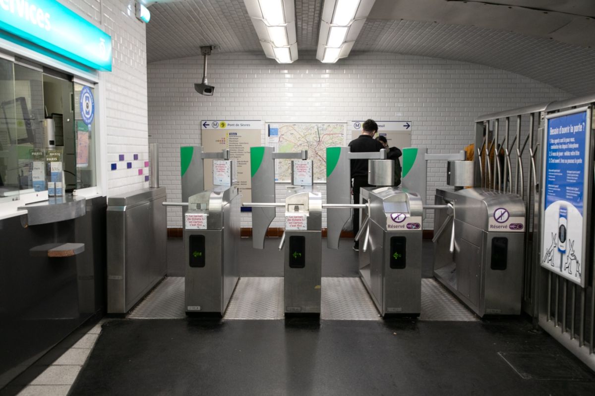 パリはメトロ（地下鉄）が便利！ 