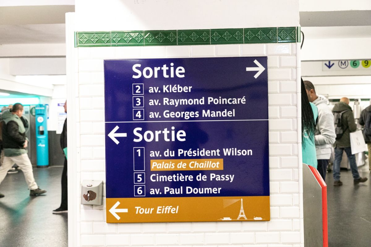 パリはメトロ（地下鉄）が便利！ 