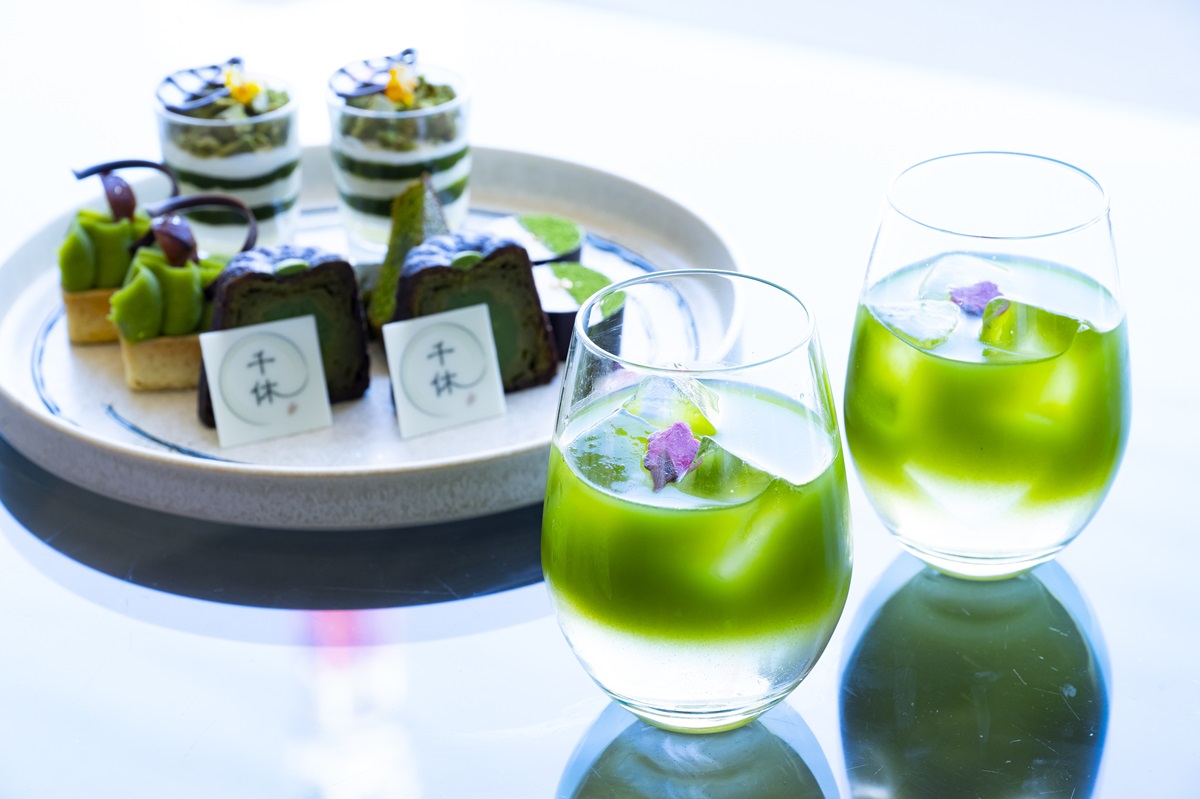 千休の抹茶を使ったウエルカムドリンク“さわやか”とともに
