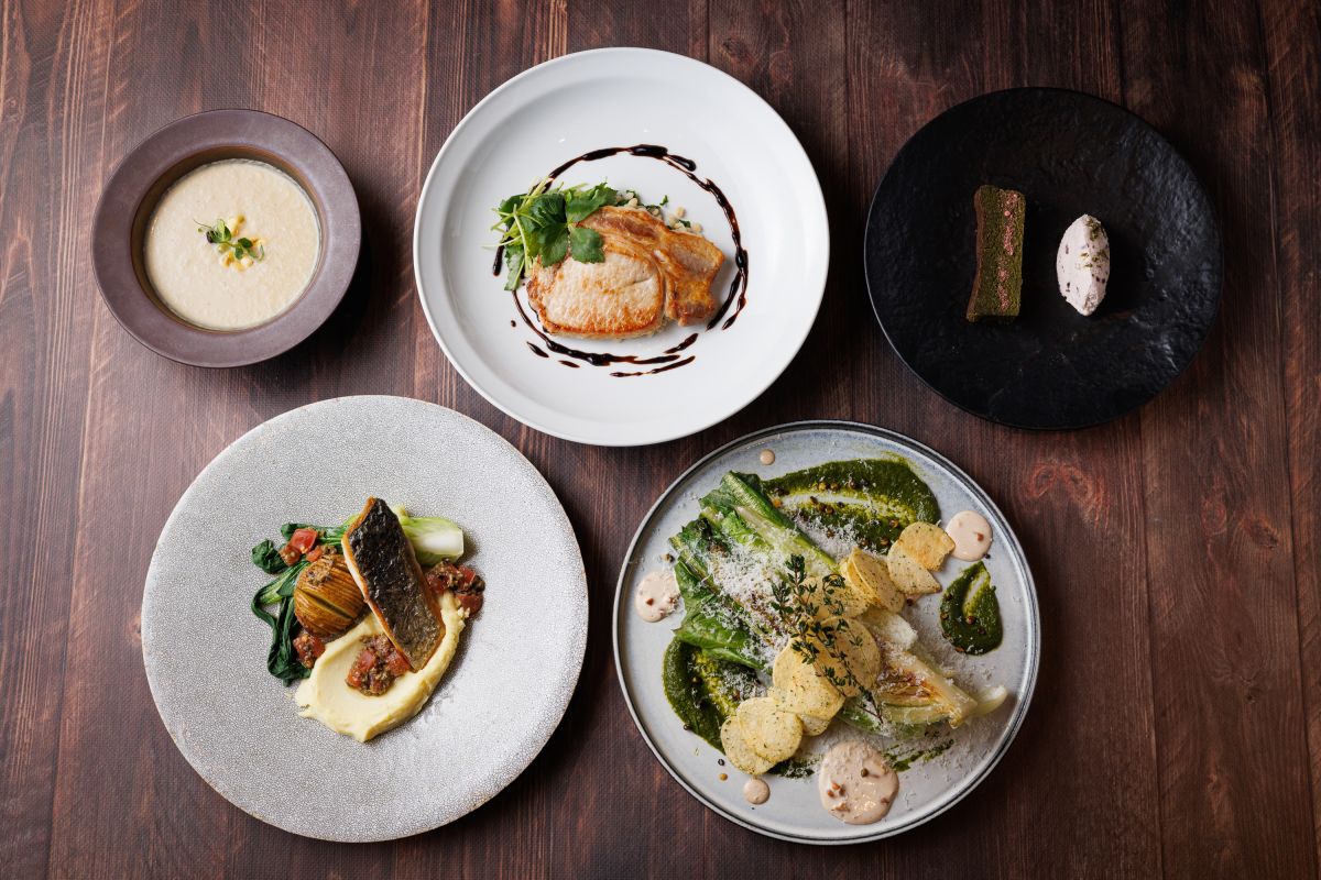 「フルコース」5830円（サービス料込）