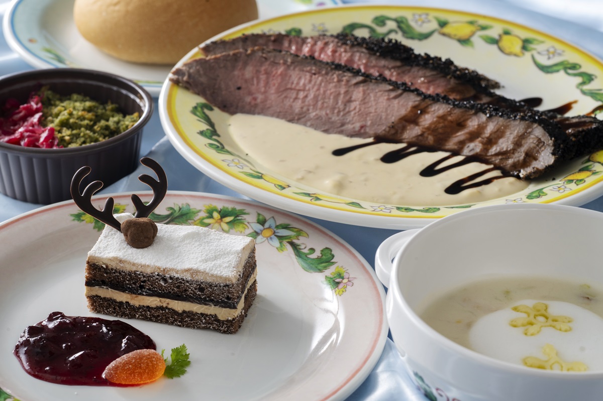 カフェ・ポルトフィーノ「スペシャルセット」シーフードのクリームスープコーヒー風味のローストビーフ　マスタードクリームソース、ポテトとバジルのオーブン焼き付きパンまたはライスコーヒーチョコレートケーキ